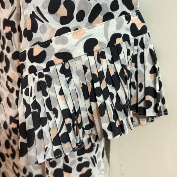 LOFT Women’s Plus White & Grey 3/4 Pleated Sleeve Dress with Keyhole Neckline - Picture 4 of 8